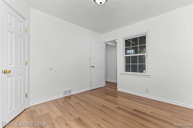 24713 Lois Lane, Southfield, MI 48075