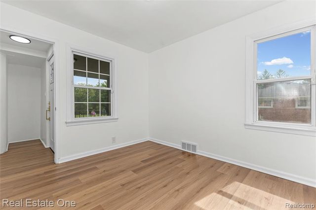 24713 Lois Lane, Southfield, MI 48075