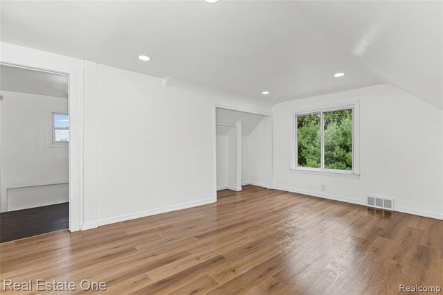 24713 Lois Lane, Southfield, MI 48075
