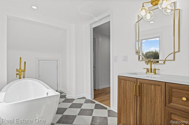 24713 Lois Lane, Southfield, MI 48075