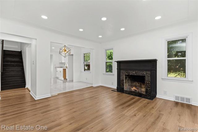 24713 Lois Lane, Southfield, MI 48075