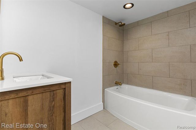 24713 Lois Lane, Southfield, MI 48075