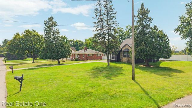 24713 Lois Lane, Southfield, MI 48075