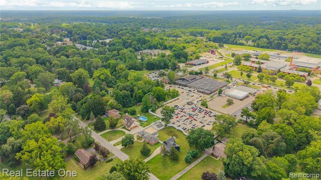 24713 Lois Lane, Southfield, MI 48075