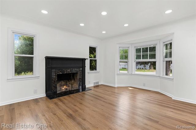 24713 Lois Lane, Southfield, MI 48075
