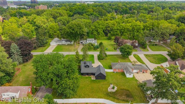 24713 Lois Lane, Southfield, MI 48075