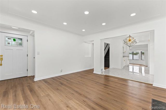 24713 Lois Lane, Southfield, MI 48075