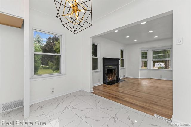 24713 Lois Lane, Southfield, MI 48075