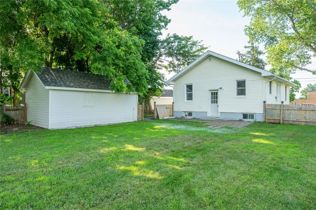 714 N 6th Avenue E, Newton, IA 50208