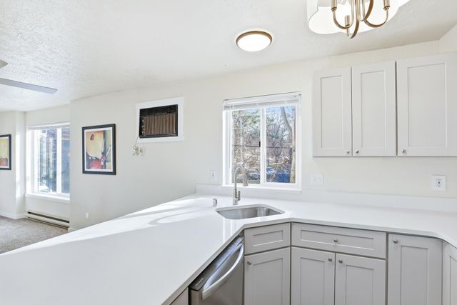 912 W Lincoln Pl, Spokane, WA 99204