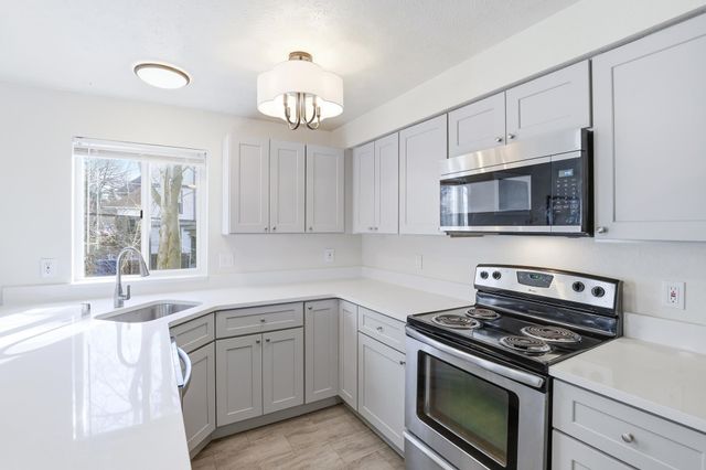 912 W Lincoln Pl, Spokane, WA 99204