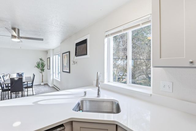 912 W Lincoln Pl, Spokane, WA 99204