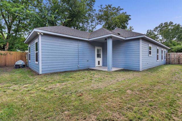 1312 Elm Street, Bonham, TX 75418