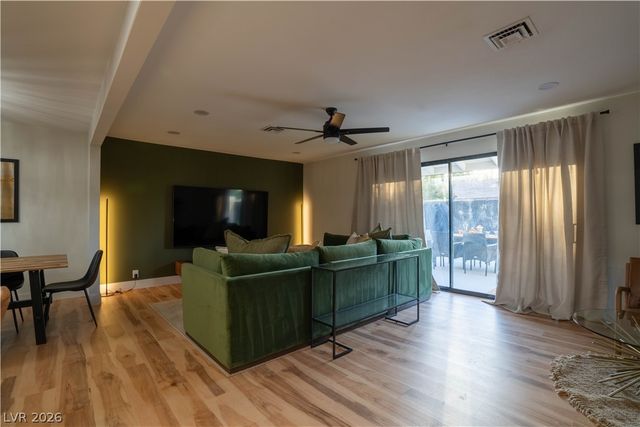 31 Jade Circle, Las Vegas, NV 89106