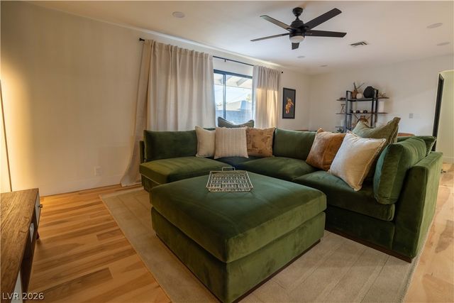 31 Jade Circle, Las Vegas, NV 89106