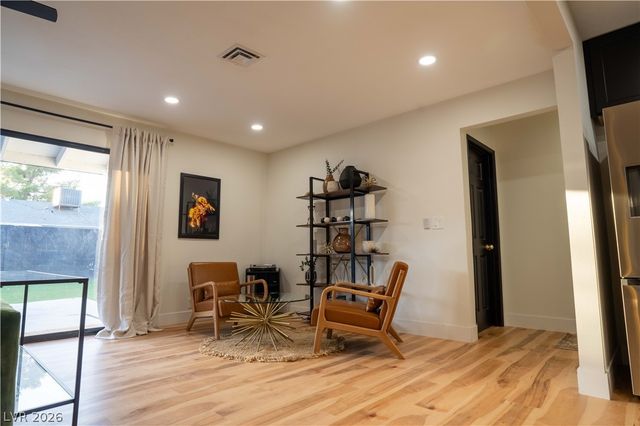 31 Jade Circle, Las Vegas, NV 89106