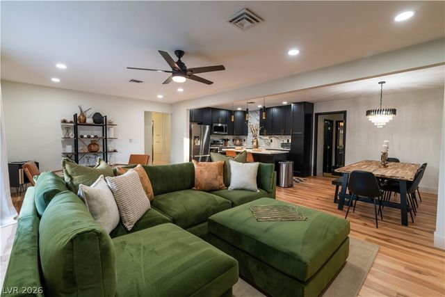 31 Jade Circle, Las Vegas, NV 89106