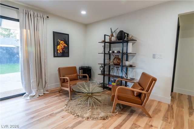 31 Jade Circle, Las Vegas, NV 89106