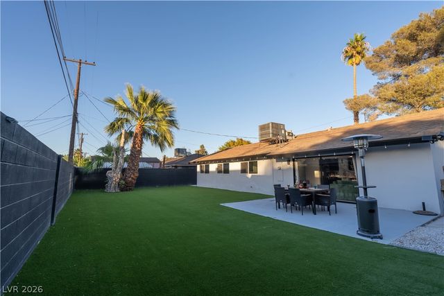 31 Jade Circle, Las Vegas, NV 89106
