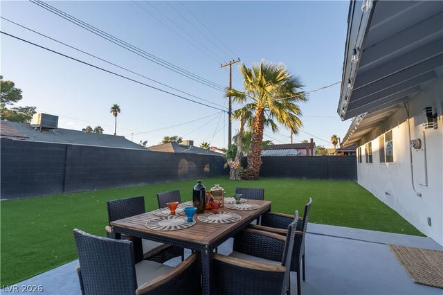 31 Jade Circle, Las Vegas, NV 89106