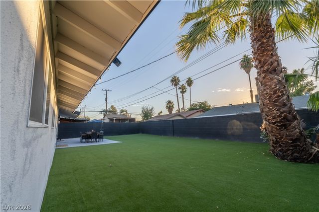 31 Jade Circle, Las Vegas, NV 89106