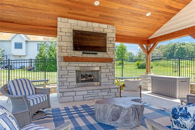 1069 Whitmoor Drive, Weldon Spring, MO 63304