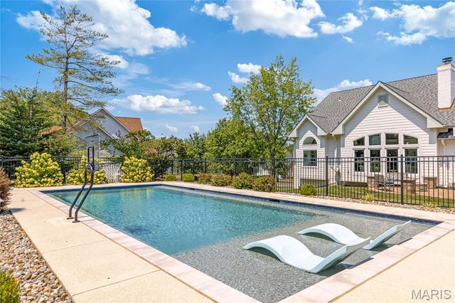 1069 Whitmoor Drive, Weldon Spring, MO 63304