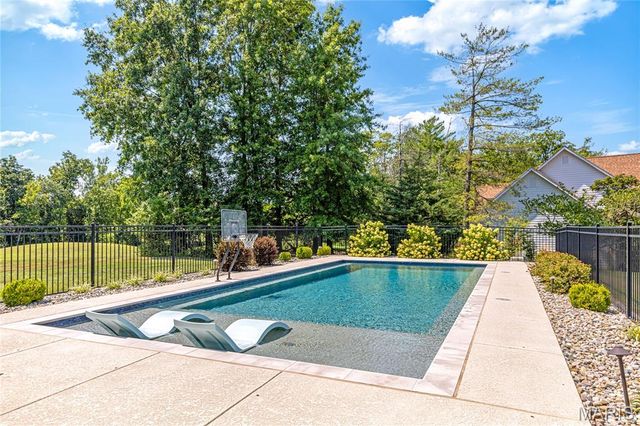1069 Whitmoor Drive, Weldon Spring, MO 63304