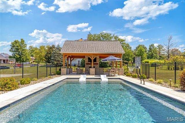 1069 Whitmoor Drive, Weldon Spring, MO 63304