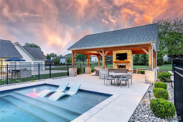 1069 Whitmoor Drive, Weldon Spring, MO 63304