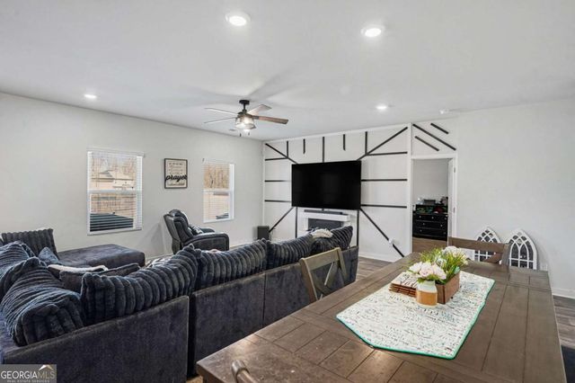 942 Teabiscuit Way, Mcdonough, GA 30253