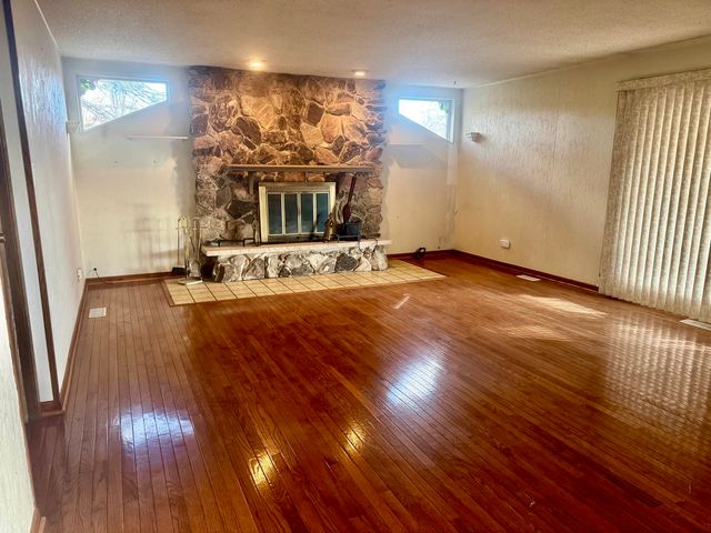 2939 E Hickory Lane, Crete, IL 60417