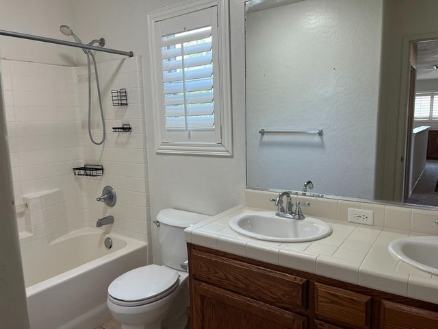 2392 S Playa, Fresno, CA 93727