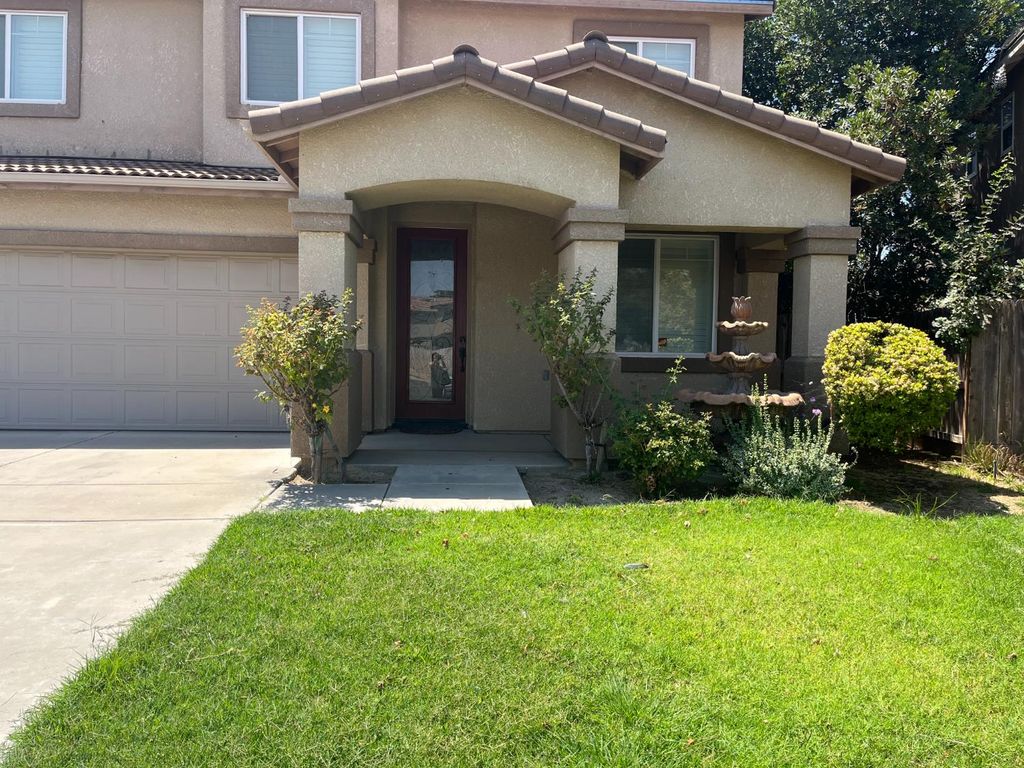 Image 1 of property listing at 2392 S Playa, Fresno, CA 93727