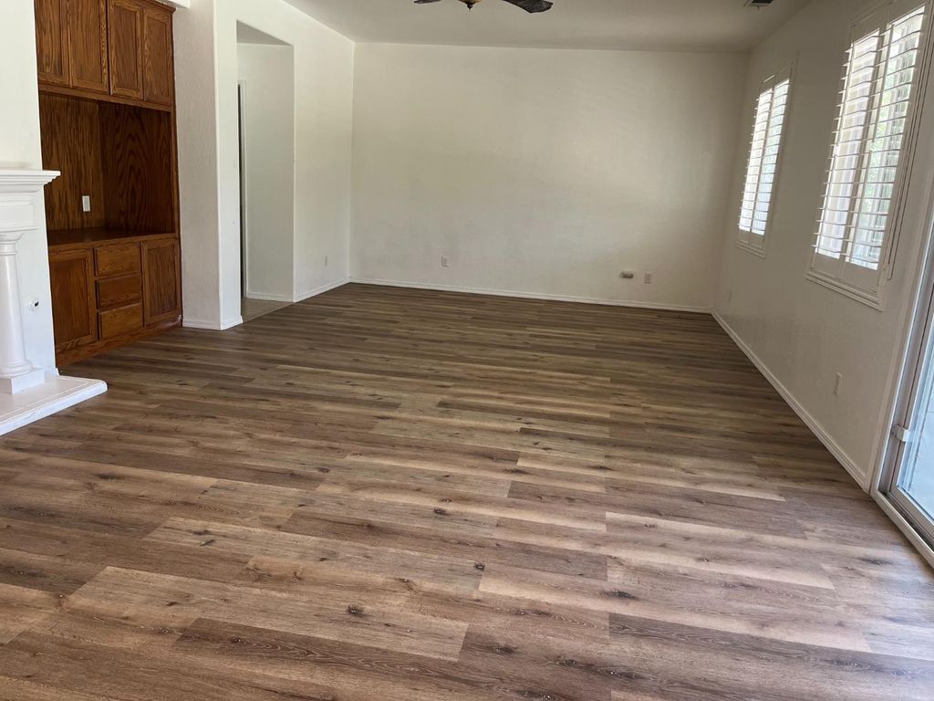 Image 10 of property listing at 2392 S Playa, Fresno, CA 93727