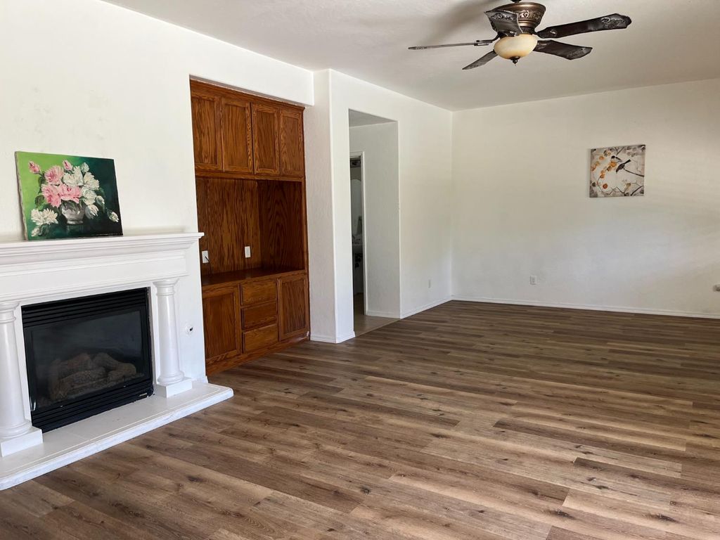 Image 11 of property listing at 2392 S Playa, Fresno, CA 93727