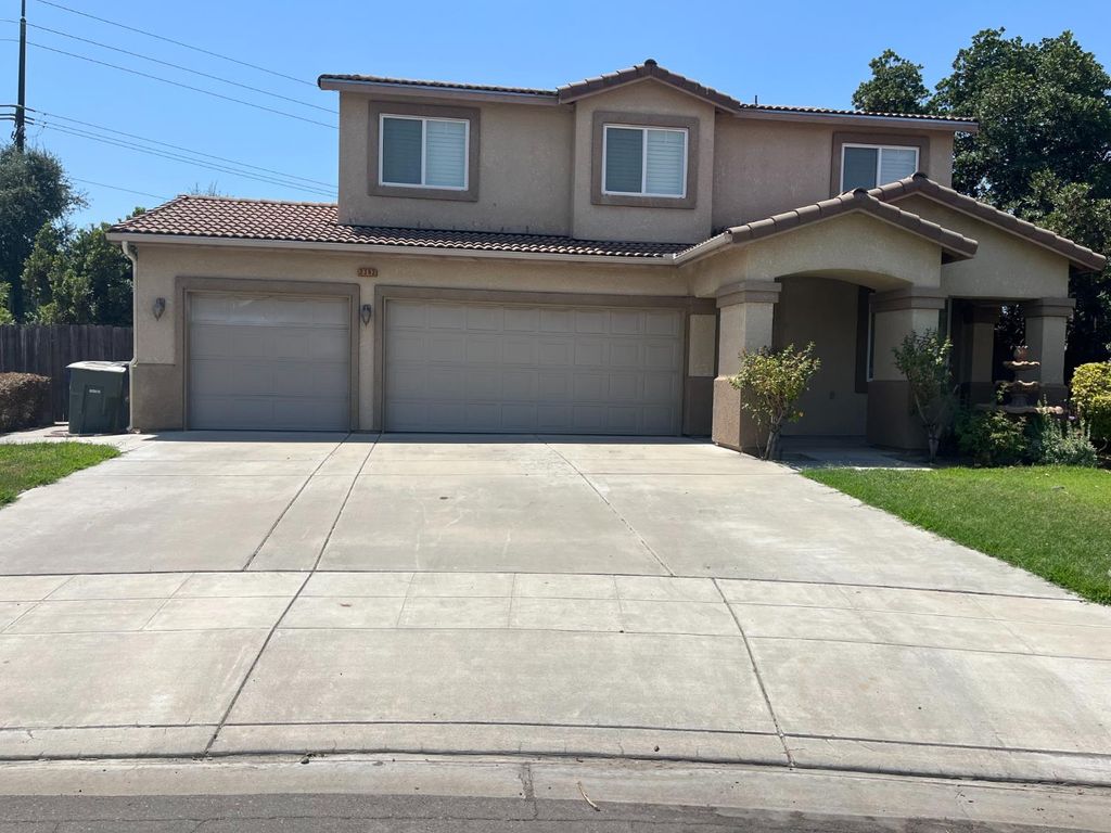 Image 2 of property listing at 2392 S Playa, Fresno, CA 93727