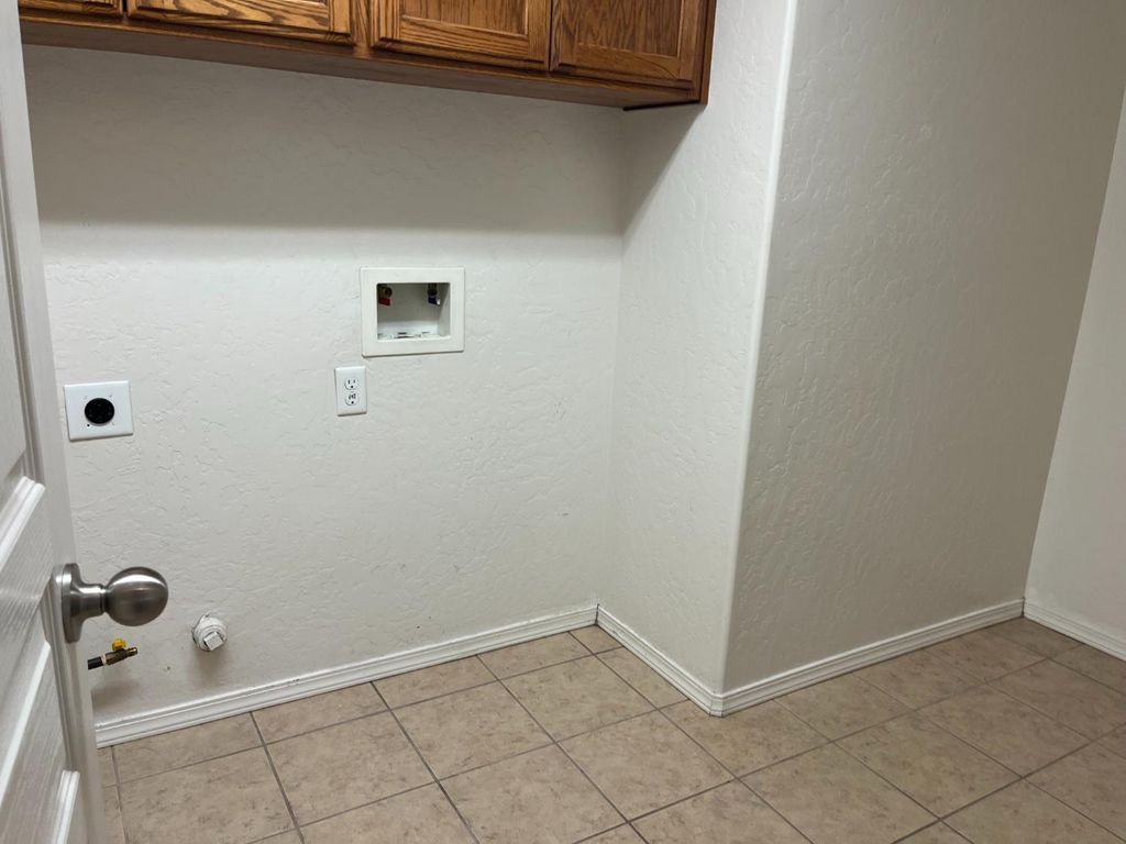 Image 23 of property listing at 2392 S Playa, Fresno, CA 93727