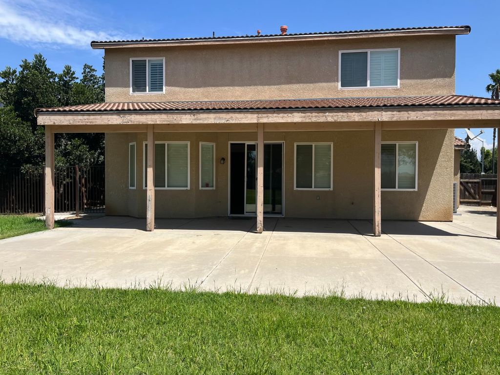 Image 33 of property listing at 2392 S Playa, Fresno, CA 93727