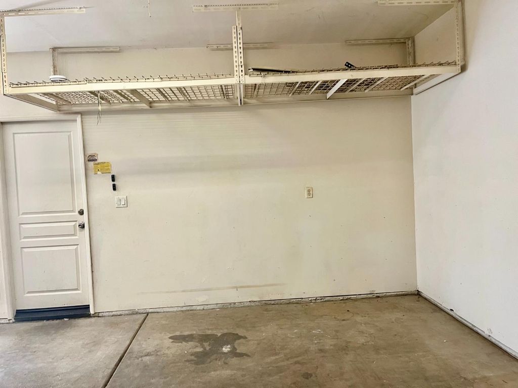 Image 36 of property listing at 2392 S Playa, Fresno, CA 93727