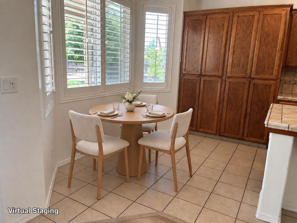 Image 6 of property listing at 2392 S Playa, Fresno, CA 93727