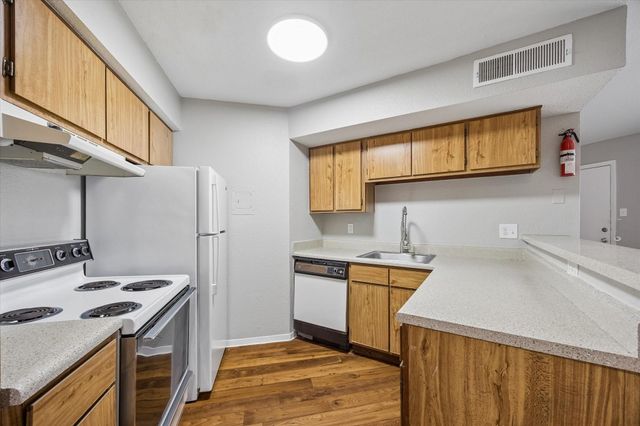 1660 W T C Jester Boulevard 106, Houston, TX 77008