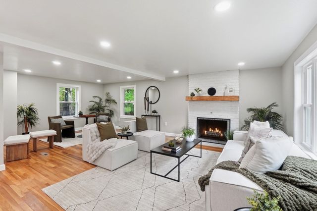78 Old Farm Rd, Mansfield, MA 02048