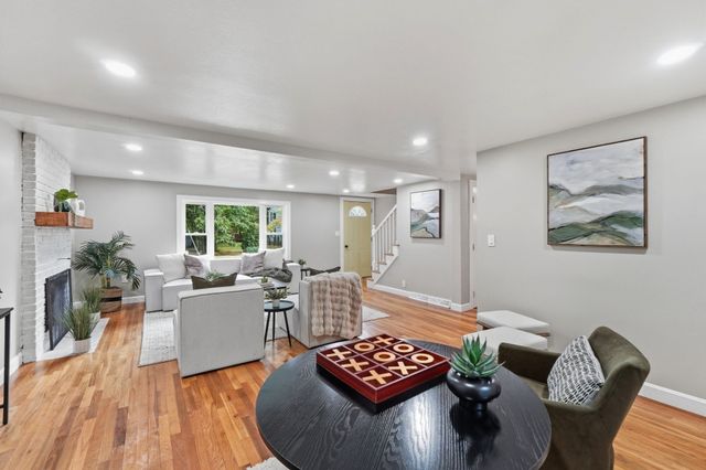 78 Old Farm Rd, Mansfield, MA 02048