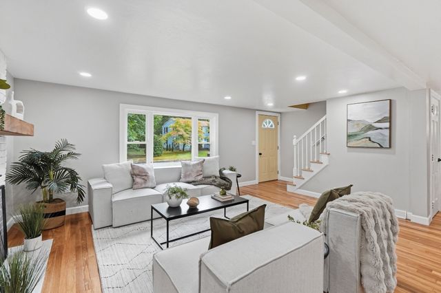 78 Old Farm Rd, Mansfield, MA 02048