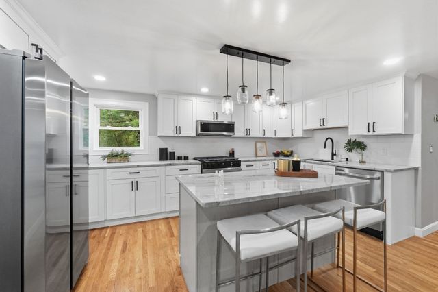 78 Old Farm Rd, Mansfield, MA 02048