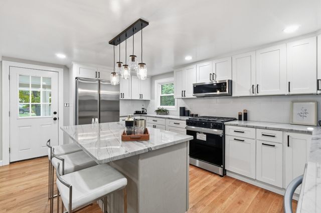 78 Old Farm Rd, Mansfield, MA 02048
