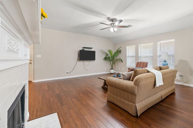10008 Sourwood Drive, Fort Worth, TX 76244