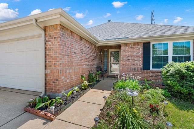 10008 Sourwood Drive, Fort Worth, TX 76244