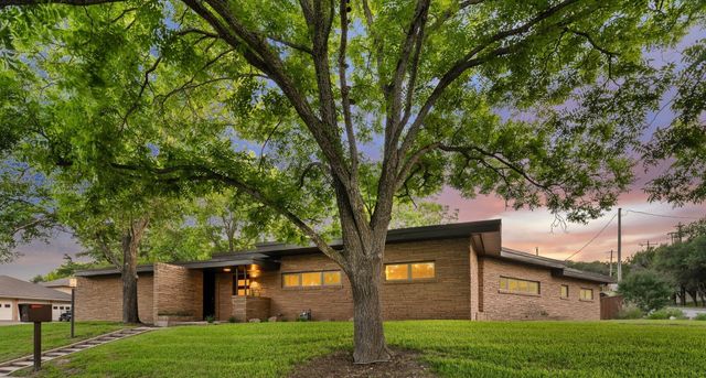 511 Sunset Street, Clifton, TX 76634